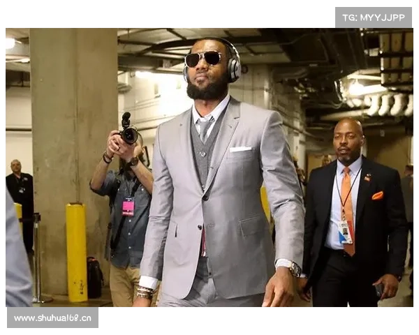 NBA球员时尚盘点:詹姆斯的潮流穿搭超乎你的想象! NBA球员时尚盘点:詹姆斯的潮流穿搭超乎你的想象!